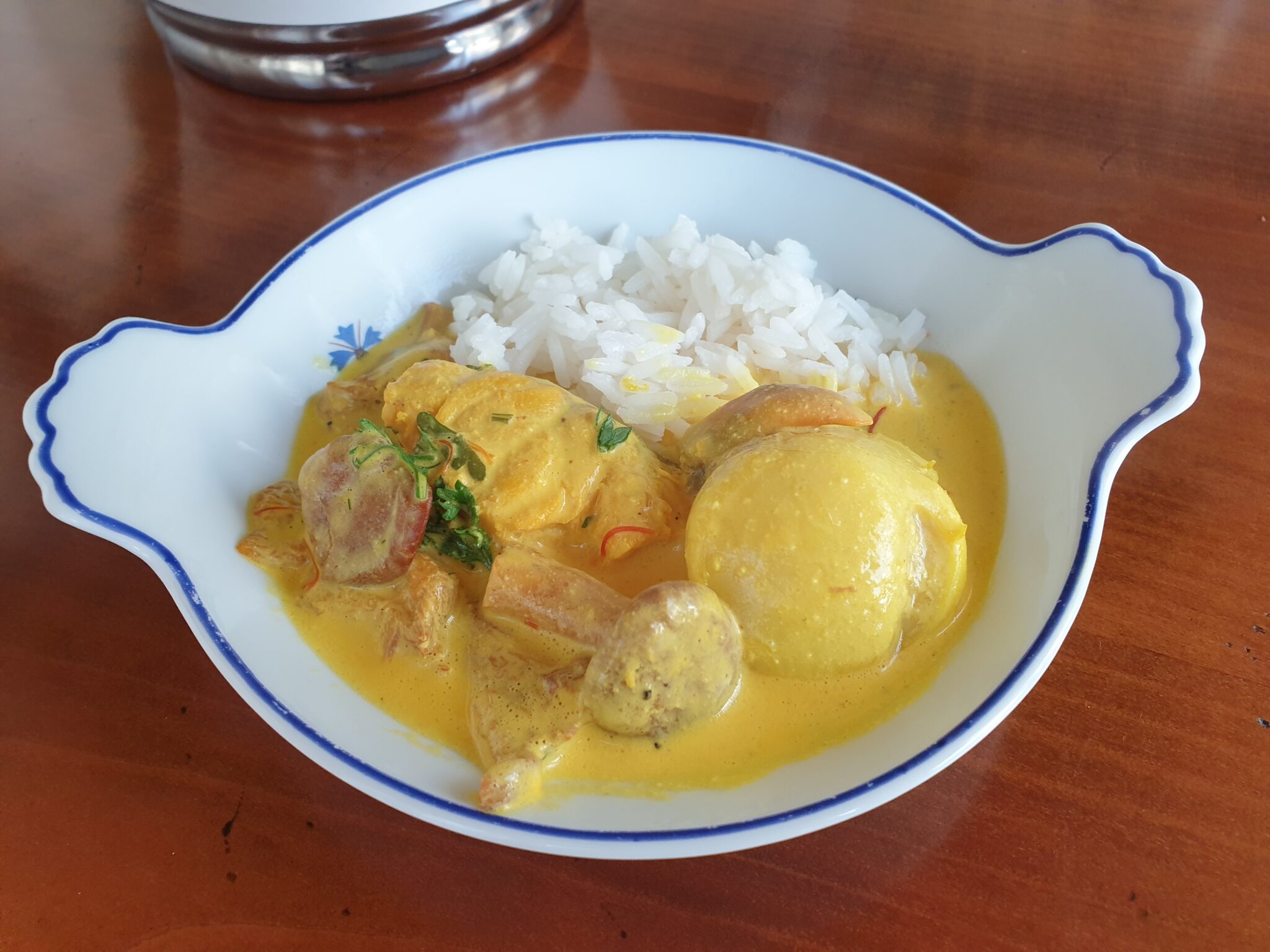 Montgolfiere De Lotte Et Crevettes Sauce Safranée